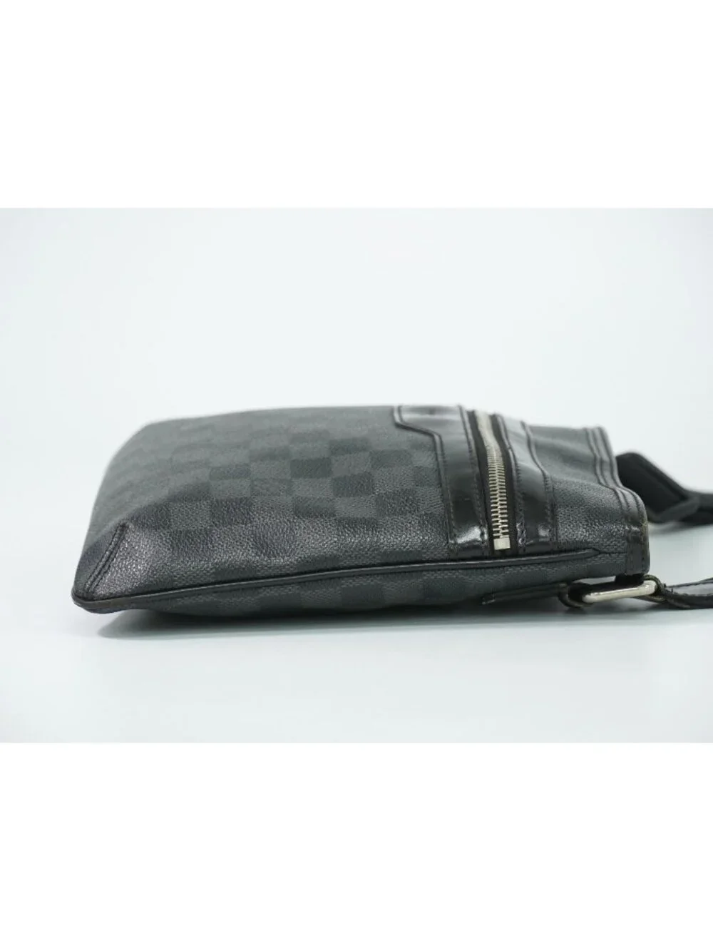 Louis Vuitton LV Thomas Damier Graphite Shoulder Bag Pochette Black Gray
